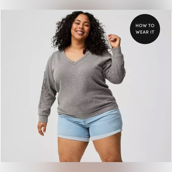 🆕 Torrid Cozy Fleece V-Neck Crochet Sweatshirt size 2 - Picture 2 of 7